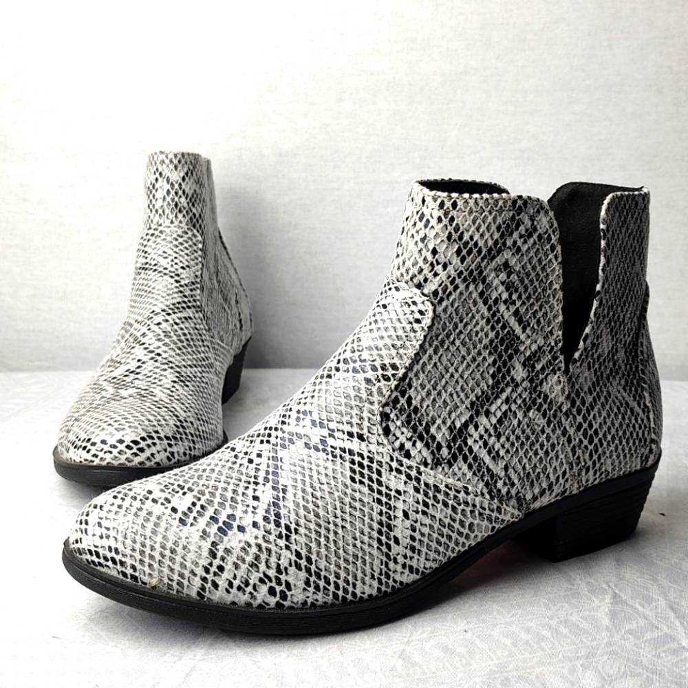 True Craft Faux Snakeskin Western Ankle Booties Black White Women's 8 New NWT